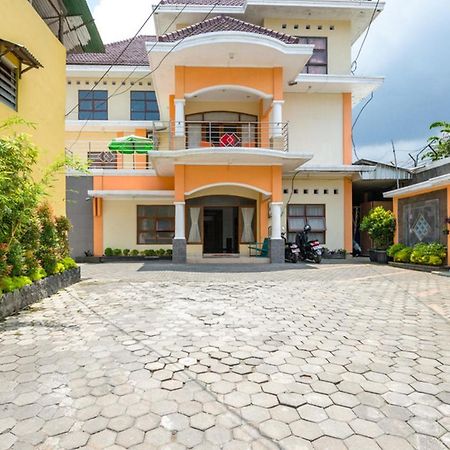 Reddoorz Syariah @ Jalan Simpang Gajayana Hotel Malang Eksteriør billede