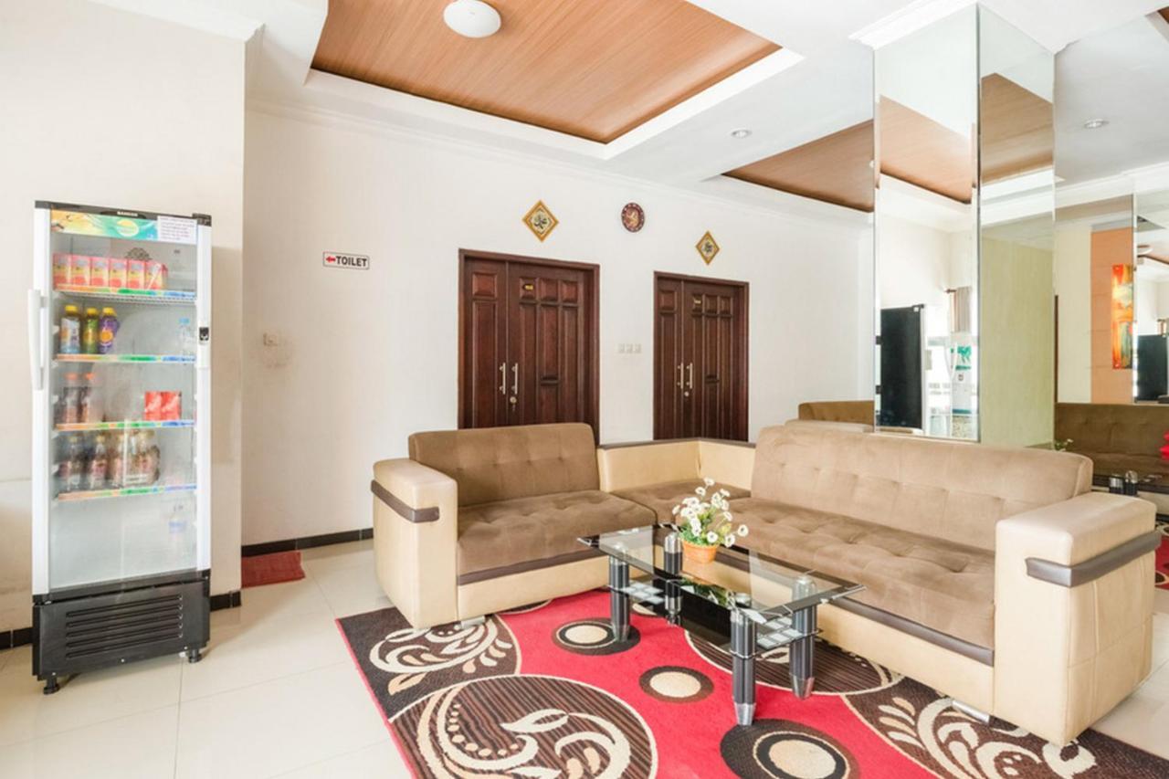 Reddoorz Syariah @ Jalan Simpang Gajayana Hotel Malang Eksteriør billede