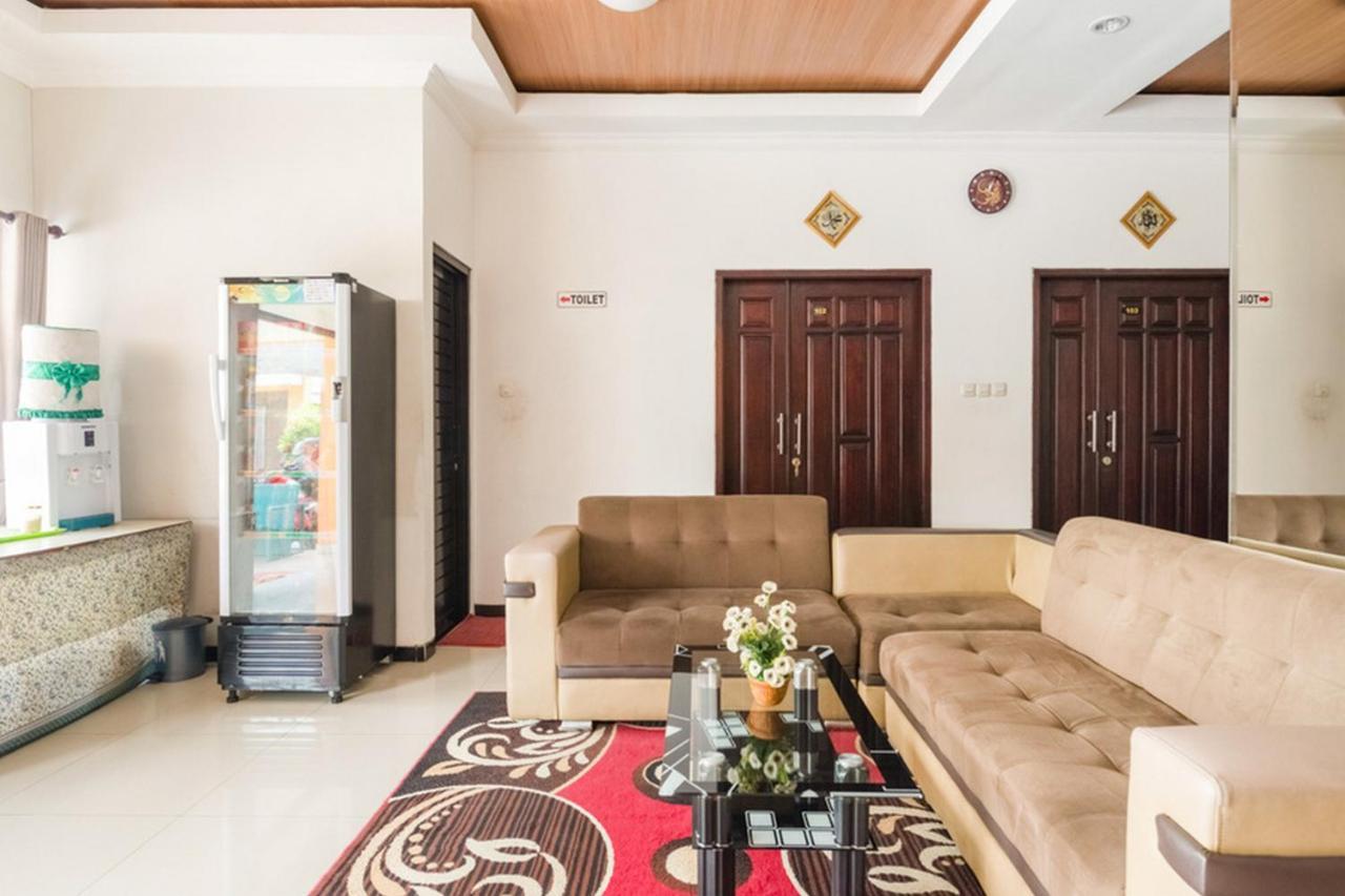 Reddoorz Syariah @ Jalan Simpang Gajayana Hotel Malang Eksteriør billede