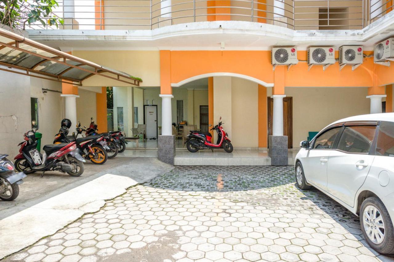 Reddoorz Syariah @ Jalan Simpang Gajayana Hotel Malang Eksteriør billede