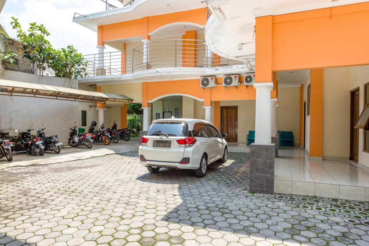 Reddoorz Syariah @ Jalan Simpang Gajayana Hotel Malang Eksteriør billede