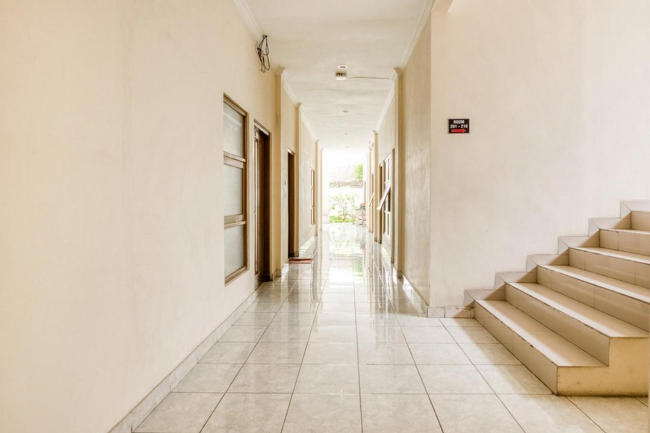 Reddoorz Syariah @ Jalan Simpang Gajayana Hotel Malang Eksteriør billede