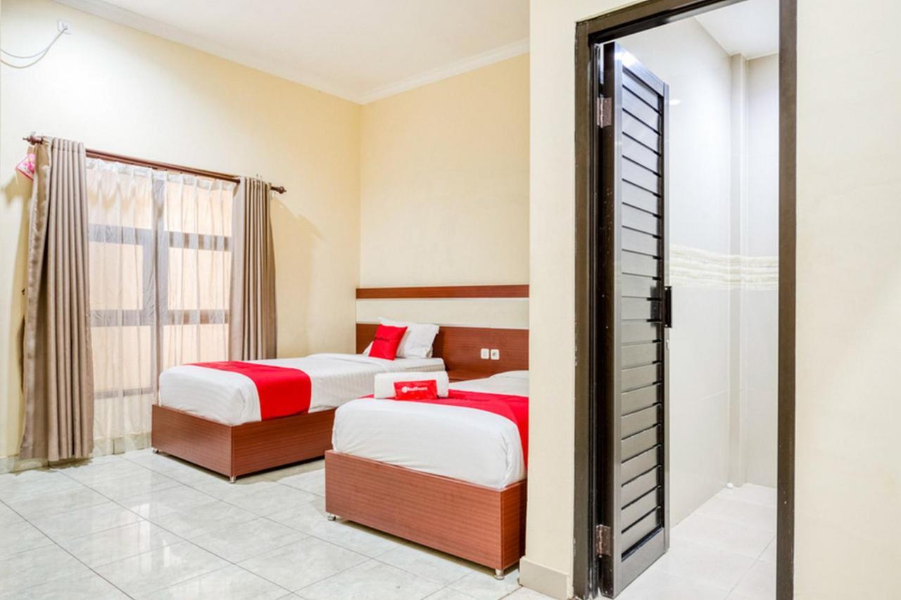Reddoorz Syariah @ Jalan Simpang Gajayana Hotel Malang Eksteriør billede