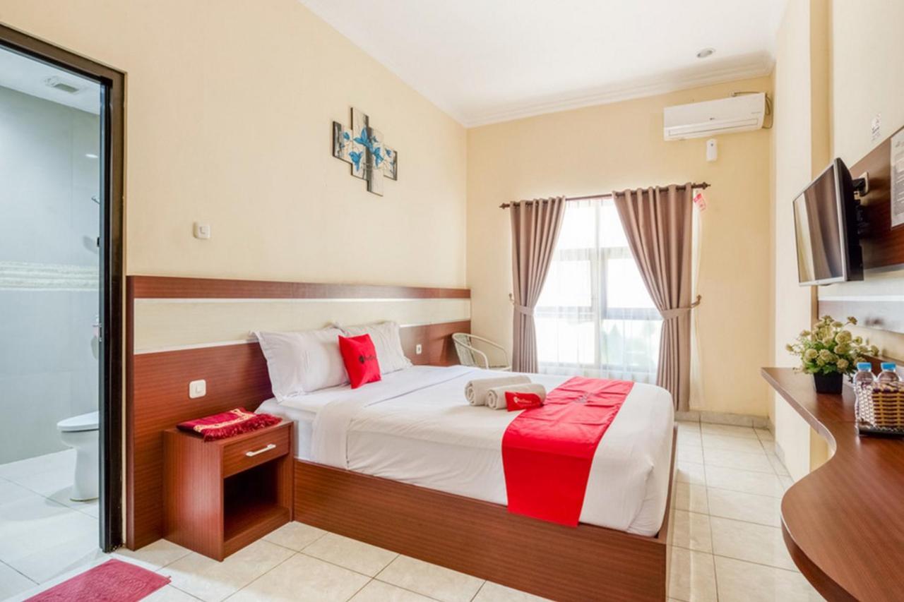 Reddoorz Syariah @ Jalan Simpang Gajayana Hotel Malang Eksteriør billede
