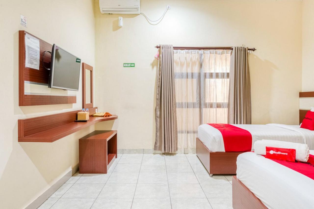 Reddoorz Syariah @ Jalan Simpang Gajayana Hotel Malang Eksteriør billede